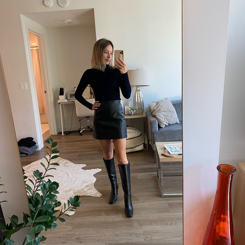 Aritzia Babaton Modern Mini Skirt - Picture 5 of 10